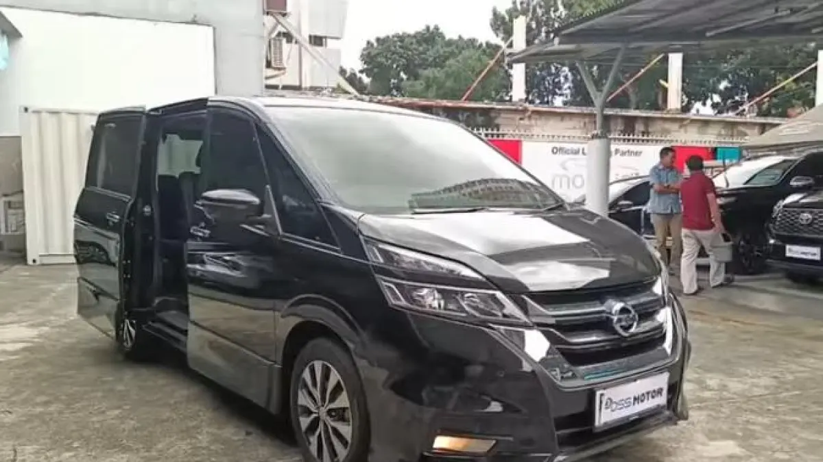 Harga Nissan Serena 2019 bekas turun ke Rp200 Jutaan! MPV mewah pintu geser dengan fitur kamera 360 dan foot sensor. Lebih praktis dari Voxy! (Screenshot Youtube)