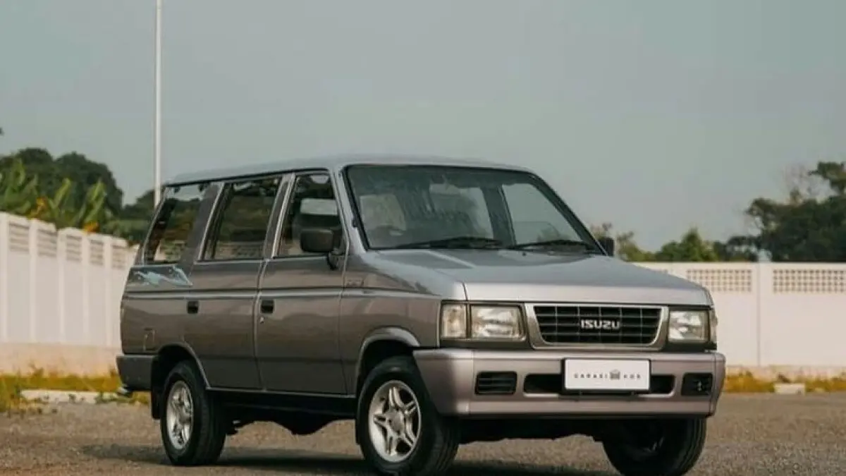 Isuzu Panther Kotak masih diminati, tapi simak 7 kelemahan penting sebelum membeli mobil diesel legendaris ini.