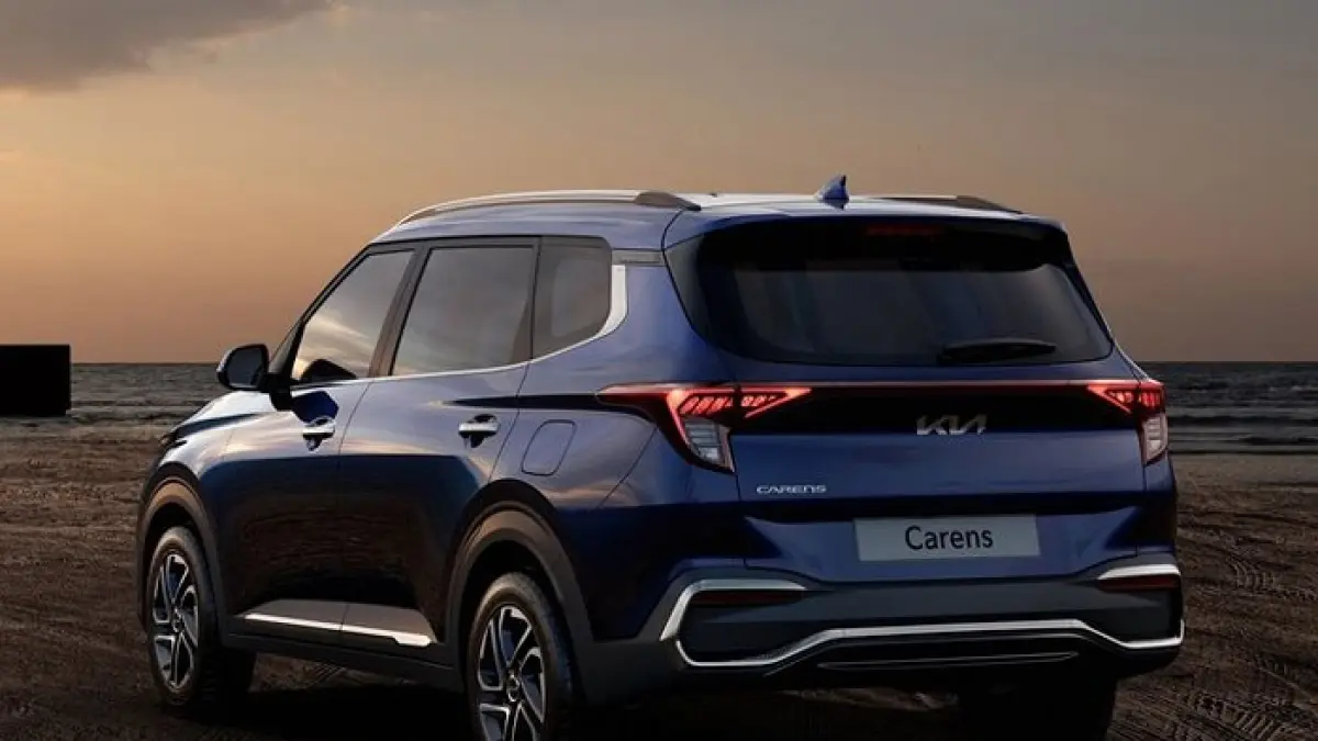Kia Carens 2026 hadir dengan desain futuristis, fitur lengkap, dan harga mulai Rp400 jutaan, siap jadi pilihan MPV keluarga modern.(Gemini AI)