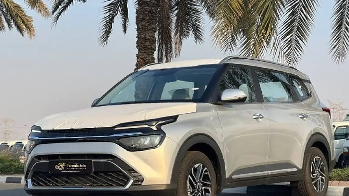 Kia Carens 2026 resmi dijual mulai Rp319 juta dengan fitur canggih, desain modern, dan kabin nyaman, siap jadi MPV keluarga favorit.(Gemini AI)