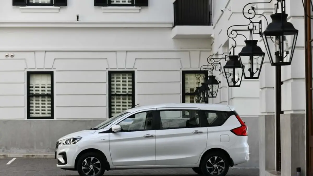 Suzuki Ertiga Hybrid jadi mobil hybrid termurah di Indonesia. Simak review lengkap, fitur, dan konsumsi BBM-nya di sini!
