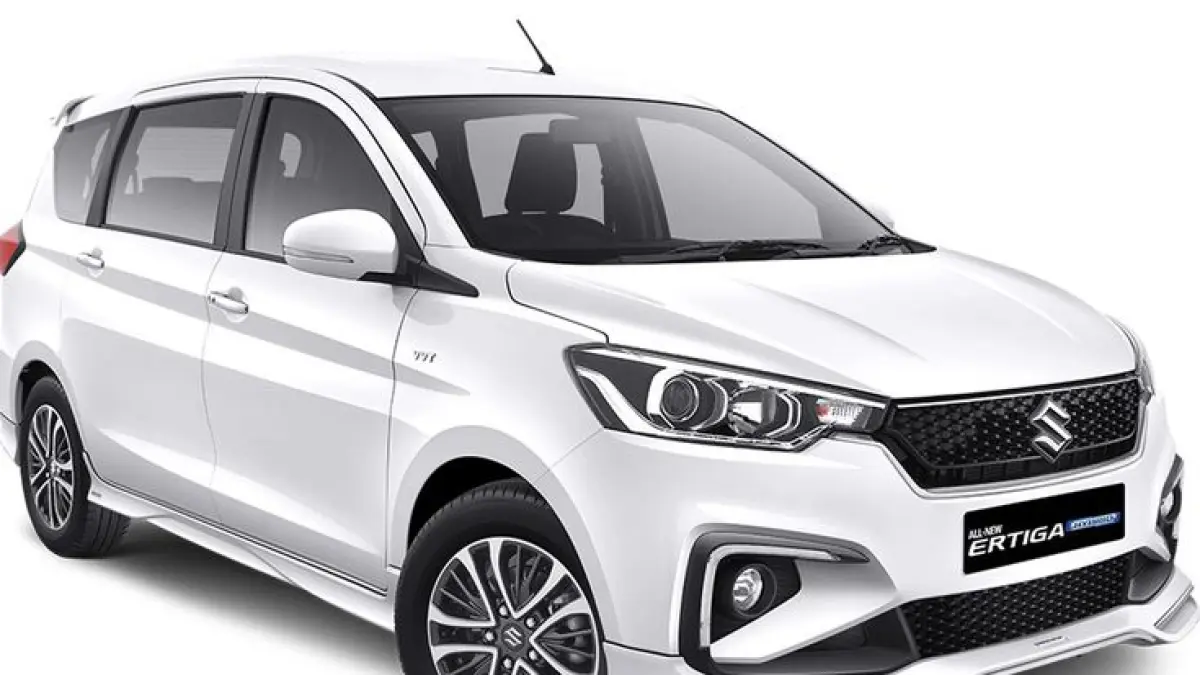 Suzuki Ertiga Hybrid sepi peminat hingga nol penjualan. Simak alasan konsumen lebih memilih versi bensin di sini!