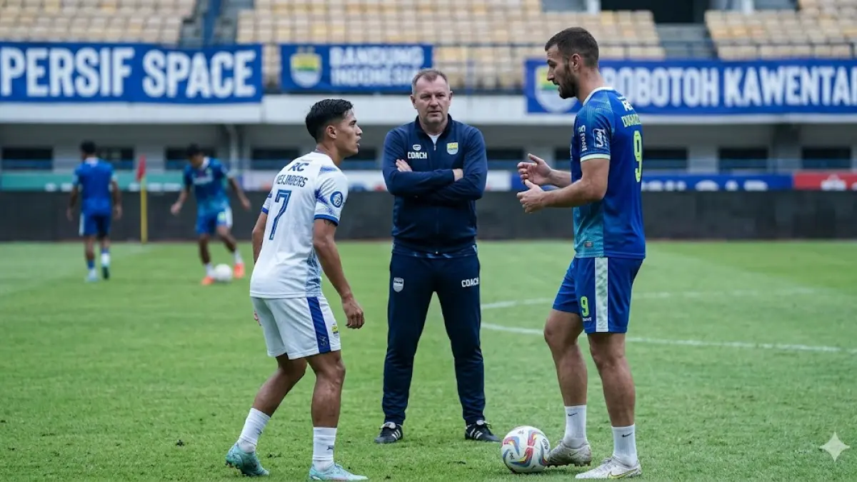 Update bursa transfer Persib Bandung: Bojan Hodak incar Marco Dugandzic, nasib Adam Szebek, hingga antusiasme duet Eliano-Kurzawa. Cek di sini! (Gemini AI)