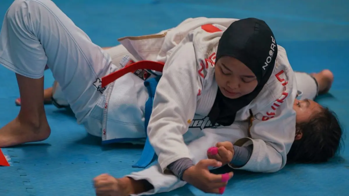 Atika Islafiyatur Rohmah sudah akrab dengan dunia bela diri sejak remaja. 