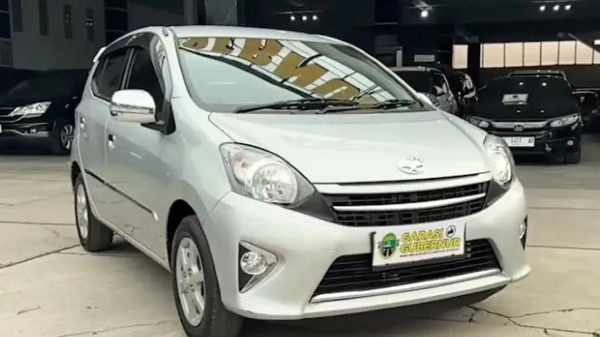 Bingung pilih mobil harian? Cek perbandingan 5 mobil hatchback bekas terbaik harga Rp80 jutaan: Honda Jazz, Yaris, hingga Agya. Mana yang paling irit?(Screenshot Youtube)