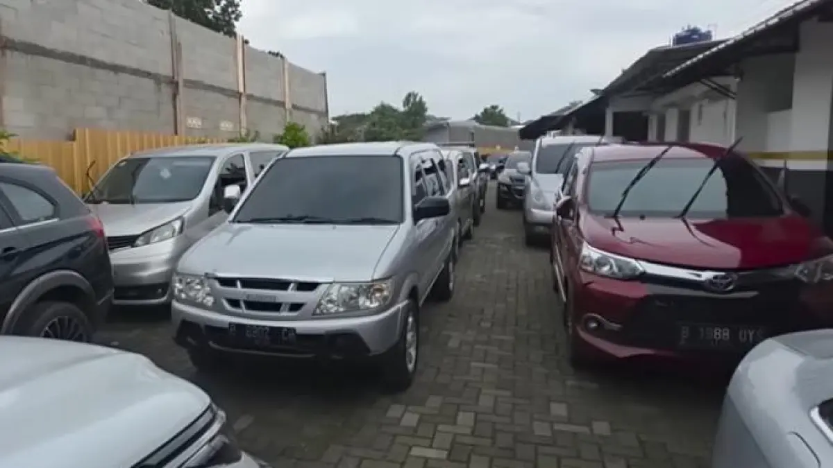 Cari mobil diesel bekas harga di bawah Rp100 juta? Cek daftar 5 mobil irit dan bandel mulai dari Isuzu Panther hingga Chevrolet Captiva di sini!(Screenshot Youtube)