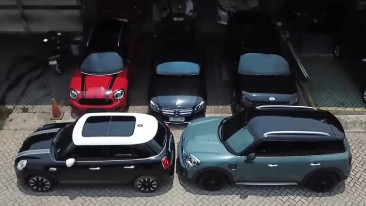 Cek harga Mini Cooper JCW Cabriolet kuning langka yang cuma ada 1 di Indonesia! Kilometer rendah, kondisi antik, hanya di Erza Mobil Sunter. (Screenshot Youtube)