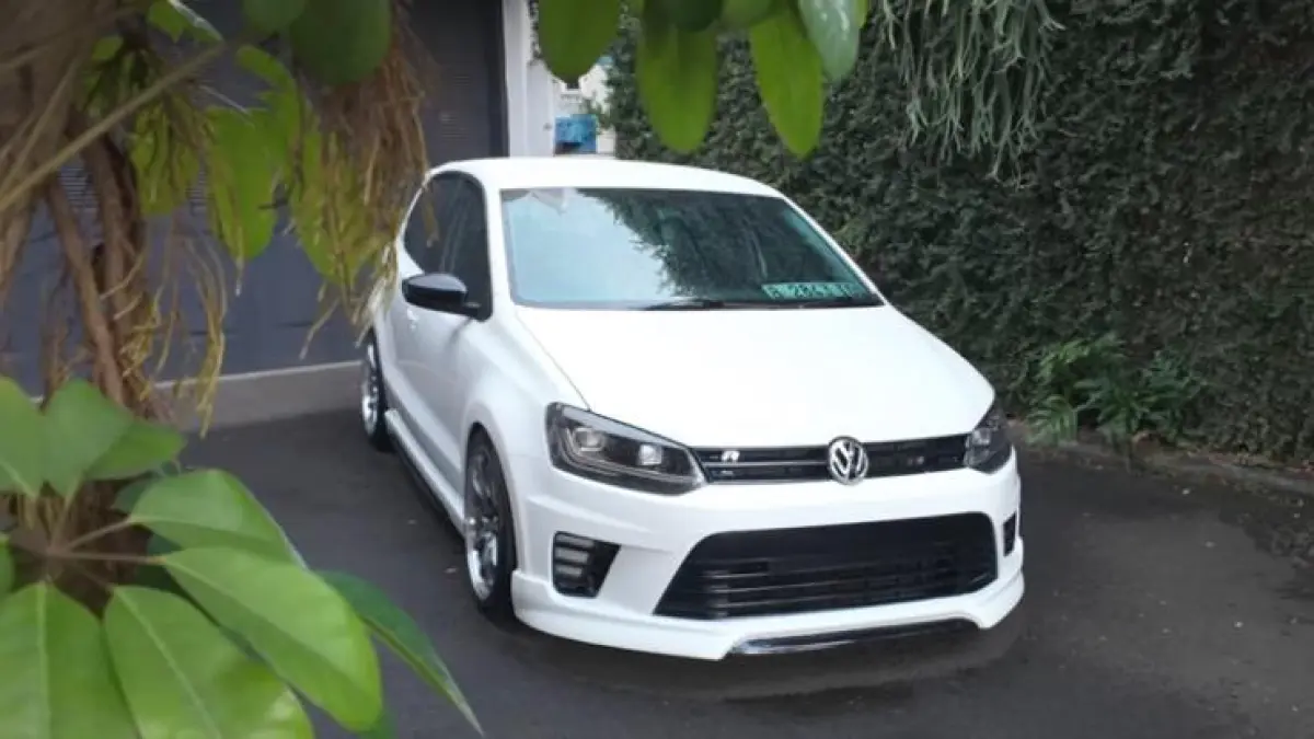 Cek modifikasi VW Polo viral! Modal Rp140 jutaan dapat mobil turbo dengan transmisi dual clutch sekelas mobil sport. Simak spek lengkapnya di sini!(Screenshot Youtube)