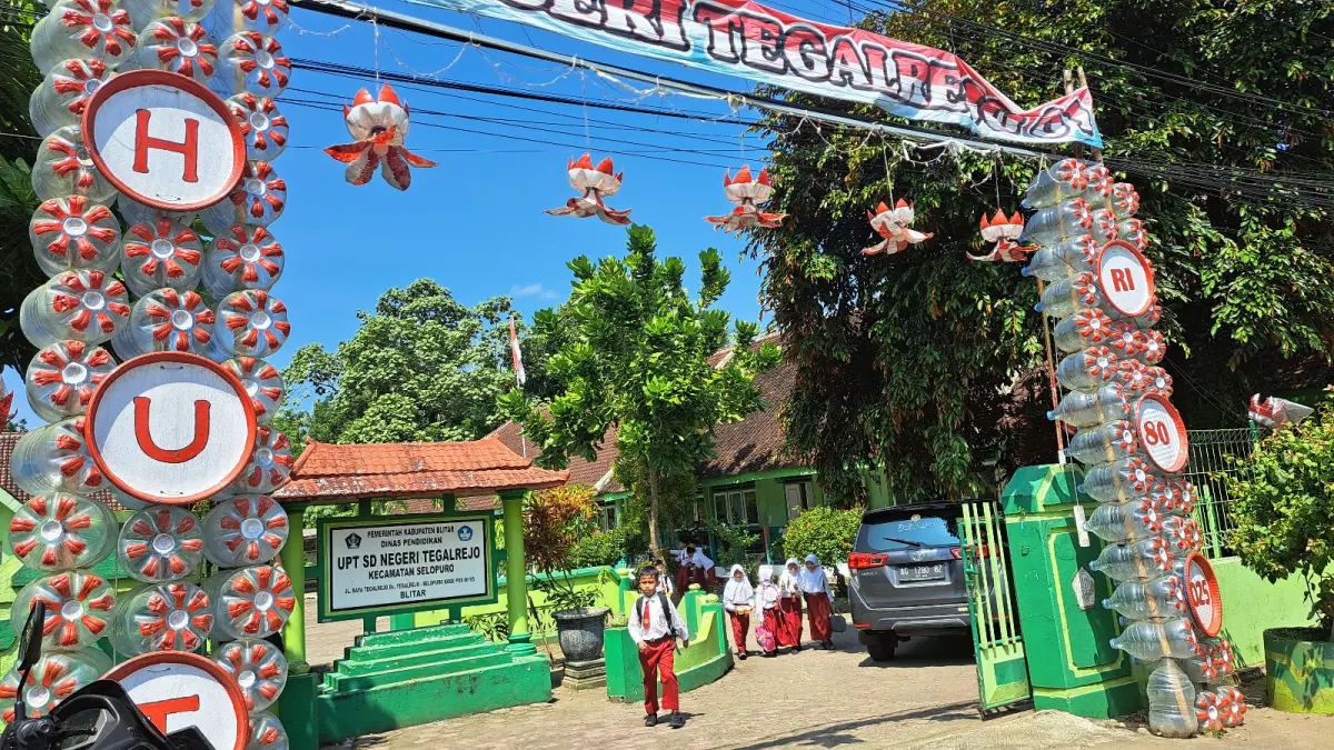 Polemik pembangunan Koperasi Desa Merah Putih (KDMP) di Bumi Penataran masih berlanjut.