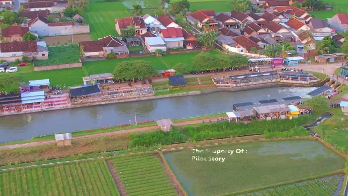 Wisata viral Blitar 2026 Kali Talang terbaru hadirkan spot ngopi estetik di pinggir sungai, cocok untuk santai dan berburu sunset. (SC YOUTUBE)