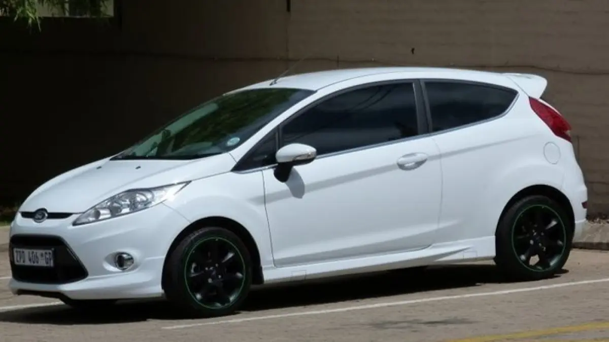 Review Ford Fiesta Matic 2012 harga Rp53 jutaan, hatchback murah dengan fitur lengkap dan kondisi masih nyaman. (Pinterest)