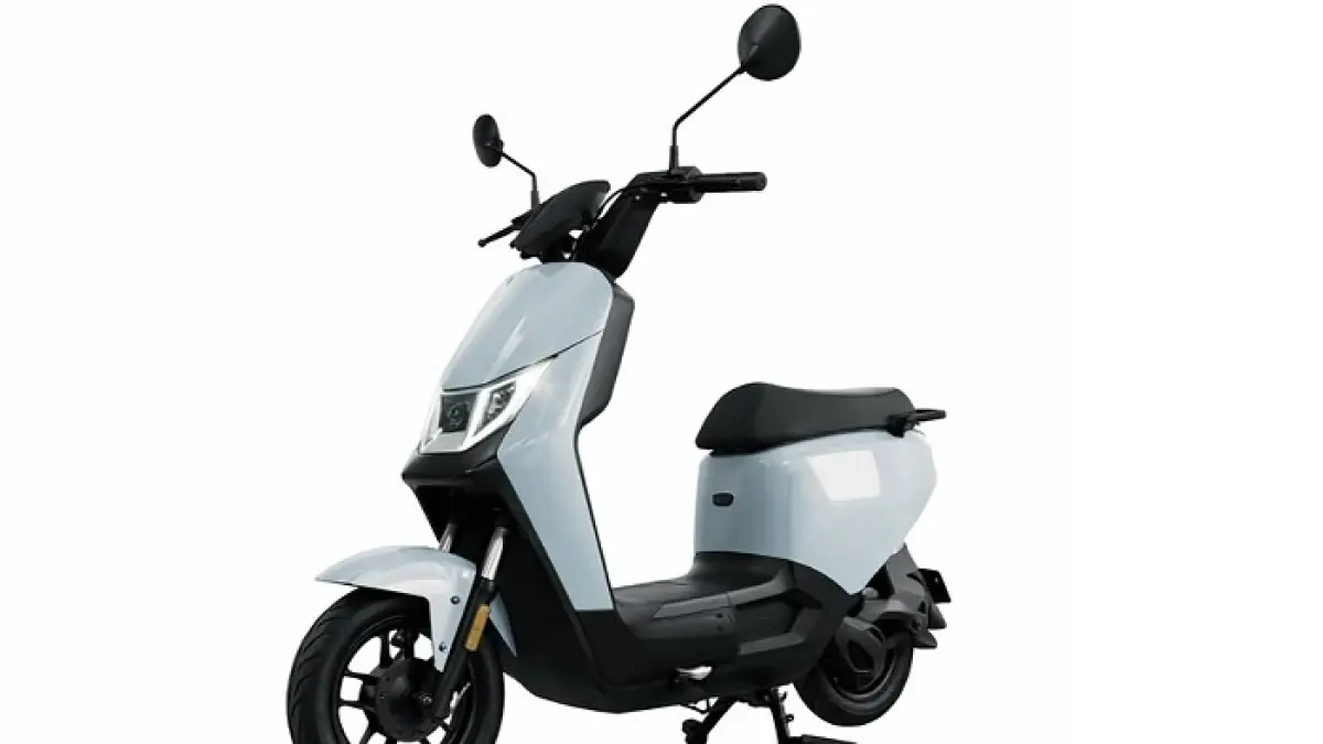 Selis IMAX motor listrik 2 KW ringan dan bisa dimodifikasi lampu, simak fitur, performa, dan keunggulannya di sini.