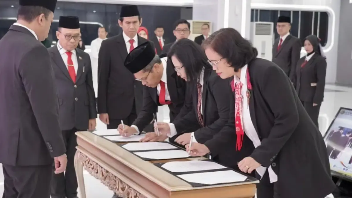Menteri ATR/BPN Nusron Wahid lantik 84 pejabat administrator. Tegaskan rotasi jabatan maksimal 2 tahun demi reformasi SDM.