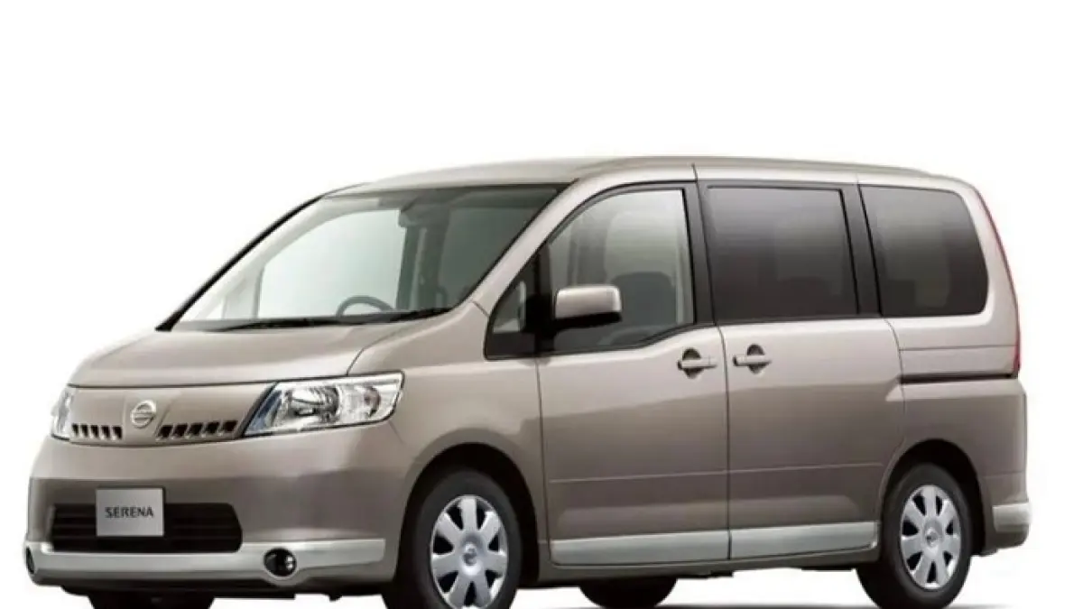 Nissan Serena CT 2011 punya kabin lega, captain seat nyaman, dan mesin 2.000 cc yang masih jadi favorit keluarga. (Pinterest) 