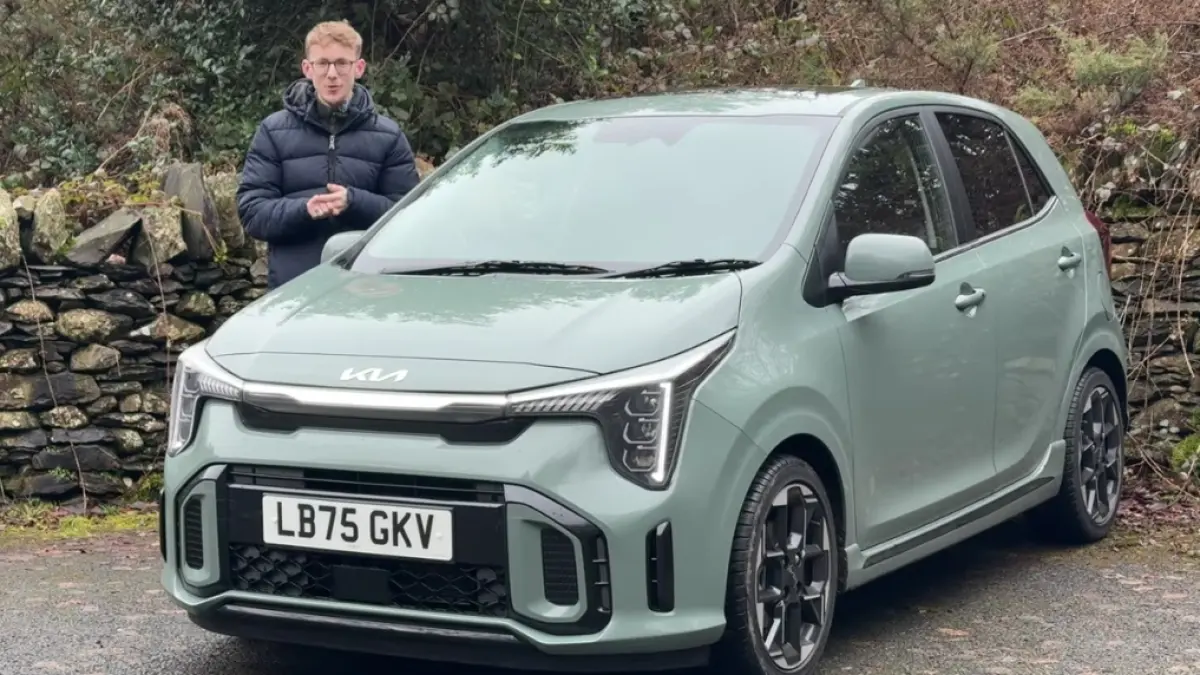 Review Kia Picanto 2026, city car mungil bergaya sporty dengan fitur modern, handling lincah, namun tenaga jadi perhatian.
(screenshot youtube)