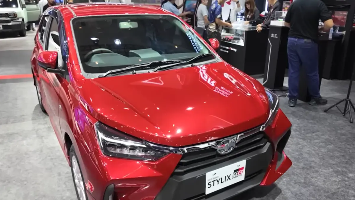 Toyota Agya Stylix GR Parts 2025 hadir makin sporty dengan body kit GR, fitur modern, dan kabin lega untuk harian.
(screenshot youtube)