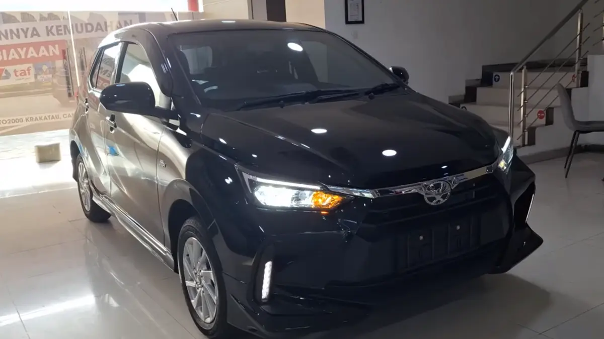Toyota All New Agya G CVT Stylix 2026 hadir dengan body kit sporty, paddle shift, dan mesin irit 1.200 cc.
(screenshot youtube)