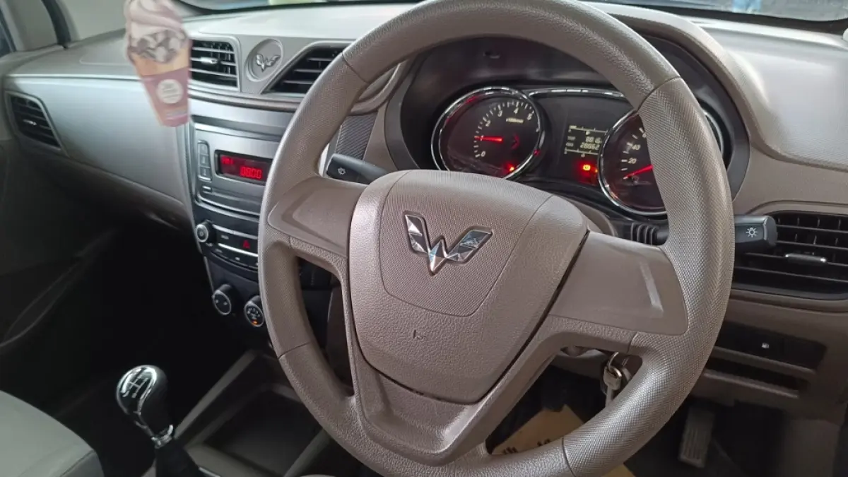 Wuling Confero DB 2018 bekas kini dibanderol di bawah Rp100 juta dengan kabin luas dan fitur double blower untuk keluarga.(screenshot youtube)