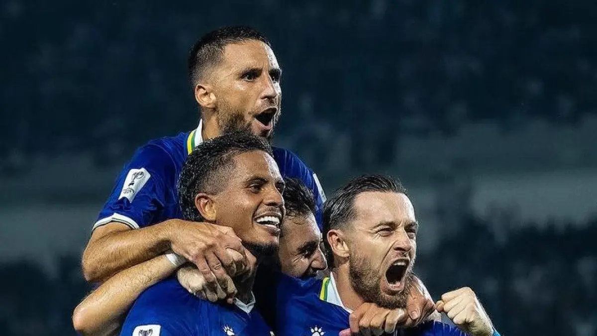 Bursa Transfer Persib Bandung Memanas, Joey Pelupessy hingga Ivar Jenner Dirumorkan Gabung untuk Putaran Kedua Liga 1 (Pinterest)