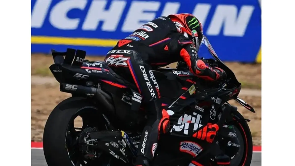 Marco Bezzecchi tampil luar biasa di MotoGP 2025 usai menang dramatis di Mandalika dan British Grand Prix bersama Aprilia. (Pinterest) 