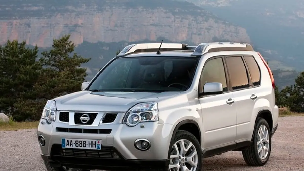 Nissan X-Trail T30 kembali diburu. SUV Rp60 jutaan ini punya tenaga besar, nyaman dipakai dan ternyata tidak serewel mitosnya.(Gemini AI)