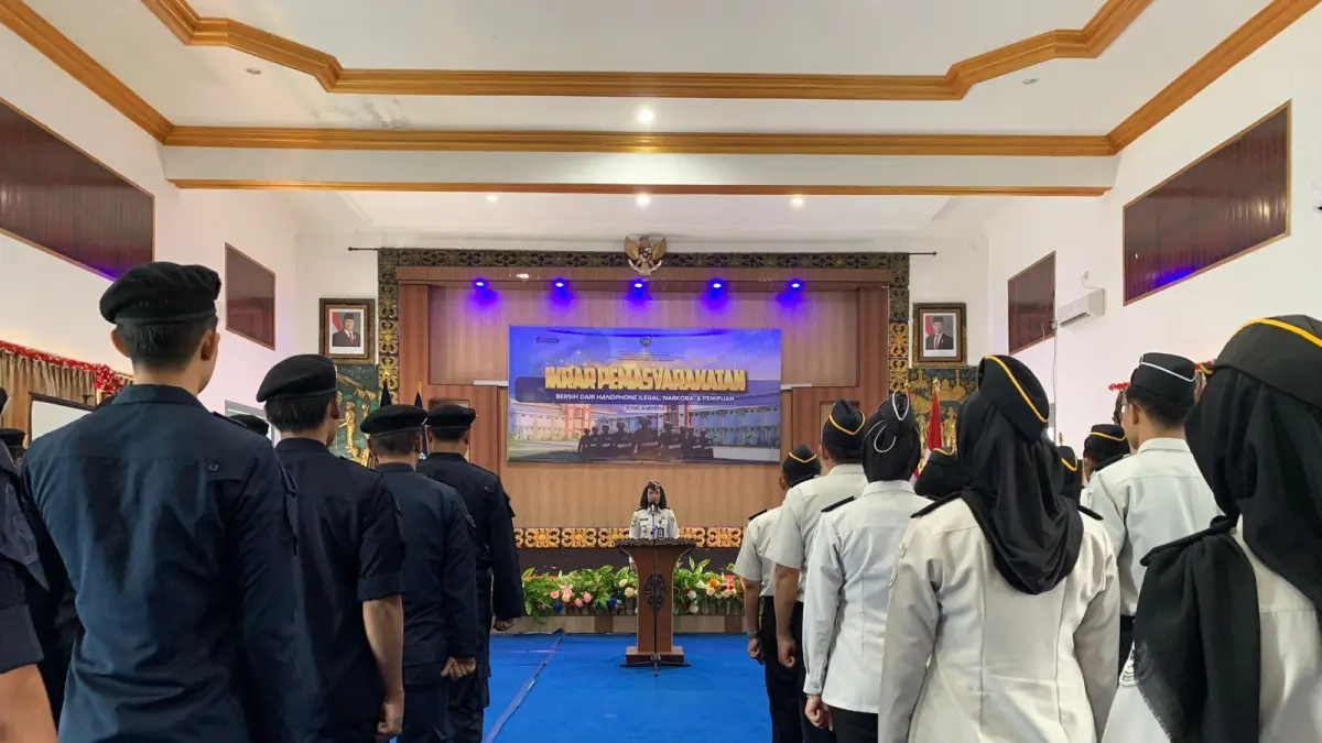 Seluruh petugas LPKA Kelas I Blitar membaca Ikrar Pemasyarakatan, Jumat (8/5/2026)