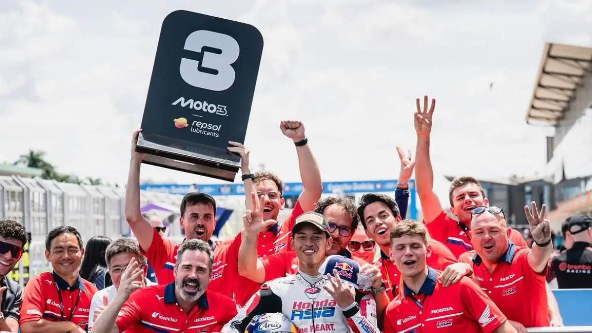 Veda Ega Pratama bikin heboh Moto3 Prancis 2026 di Lemans, pujian Macron & Toprak ikut mengalir deras.
