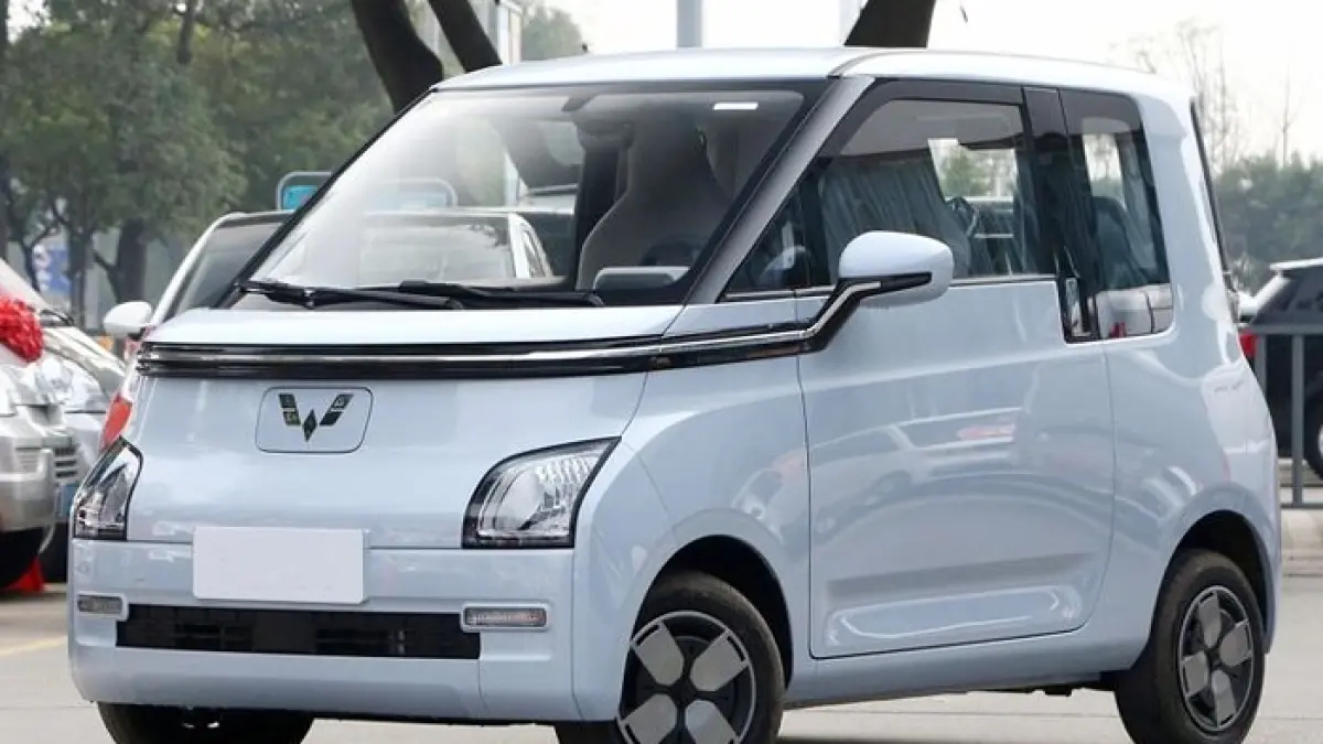 Wuling Air EV Pro 2026 warna Galaxy Blue hadir makin futuristis, full LED, jarak tempuh 300 km dan harga kini Rp200 jutaan.(Gemini AI)