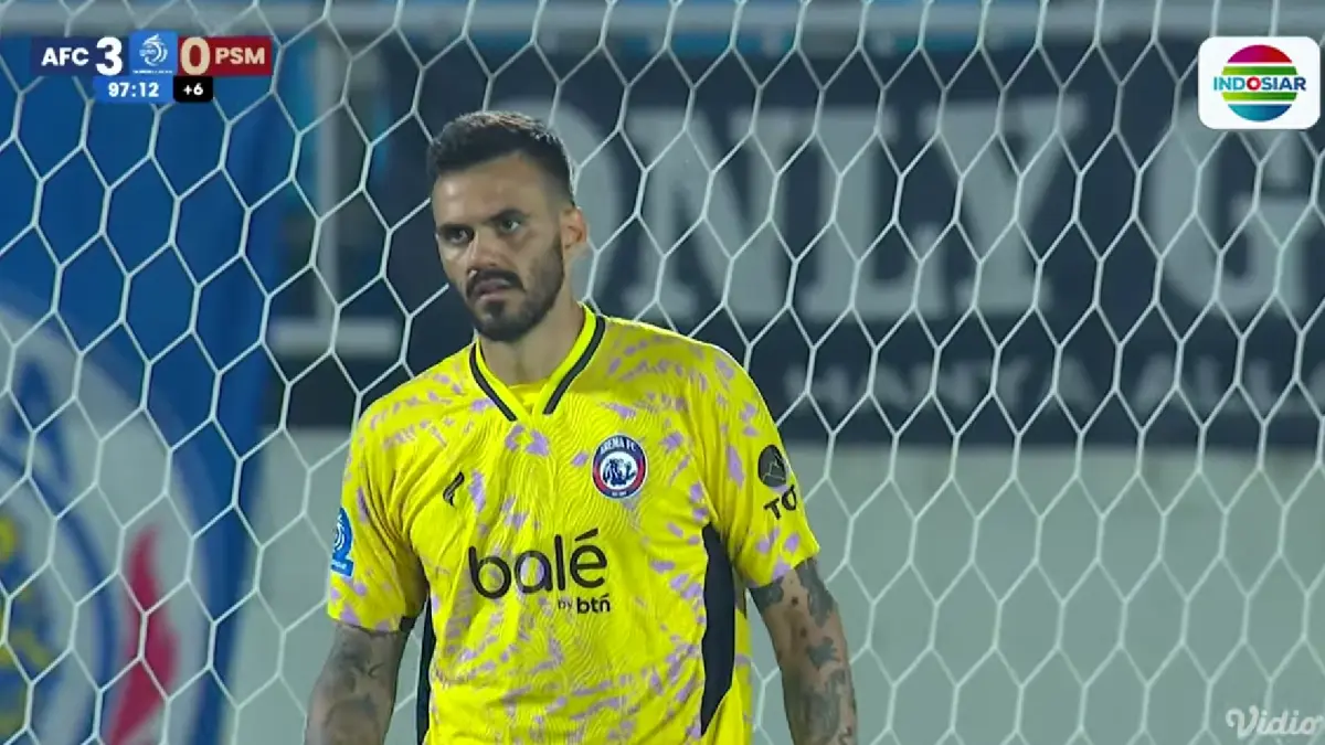 Arema FC menang telak 3-0 atas PSM Makassar di Liga 1 2025/2026. Singo Edan tampil dominan di babak kedua.
(screenshot youtube)