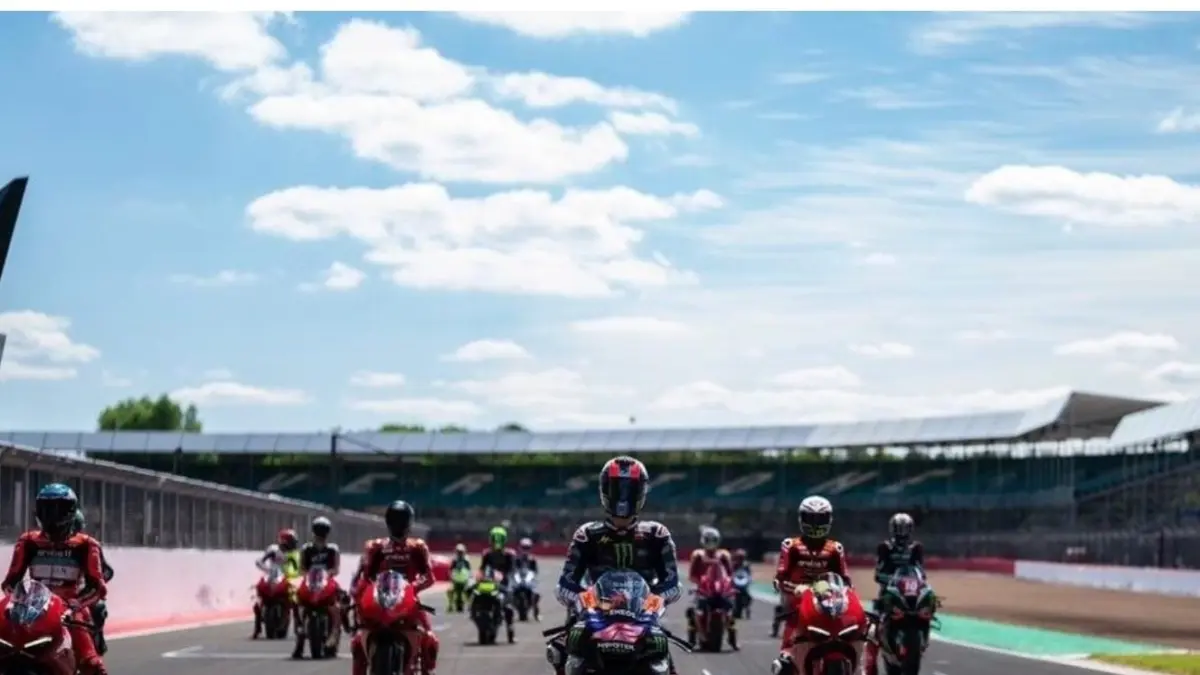 Jelang kualifikasi MotoGP Prancis 2026, Marc Marquez mulai ancam Bezzecchi usai hasil positif tes Jerez Ducati.
(Pinterest)
