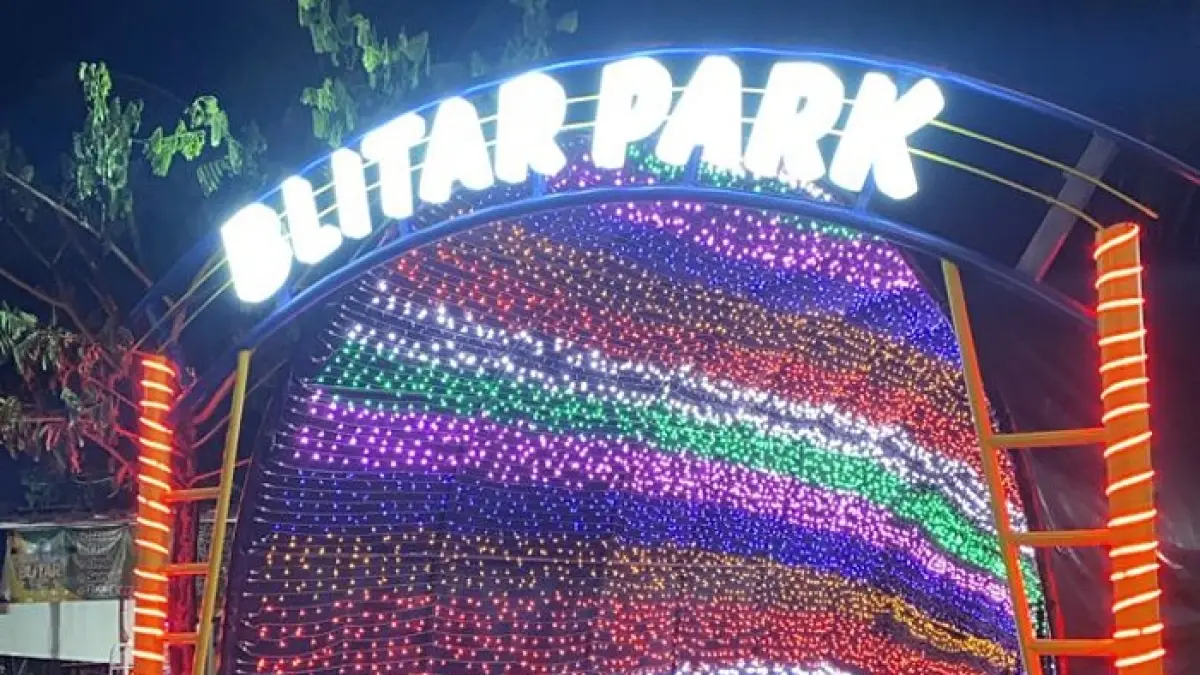 Review Blitar Park 2026, wisata keluarga di Kota Blitar dengan tiket Rp50 ribu dan puluhan wahana seru untuk liburan.(Gemini AI)