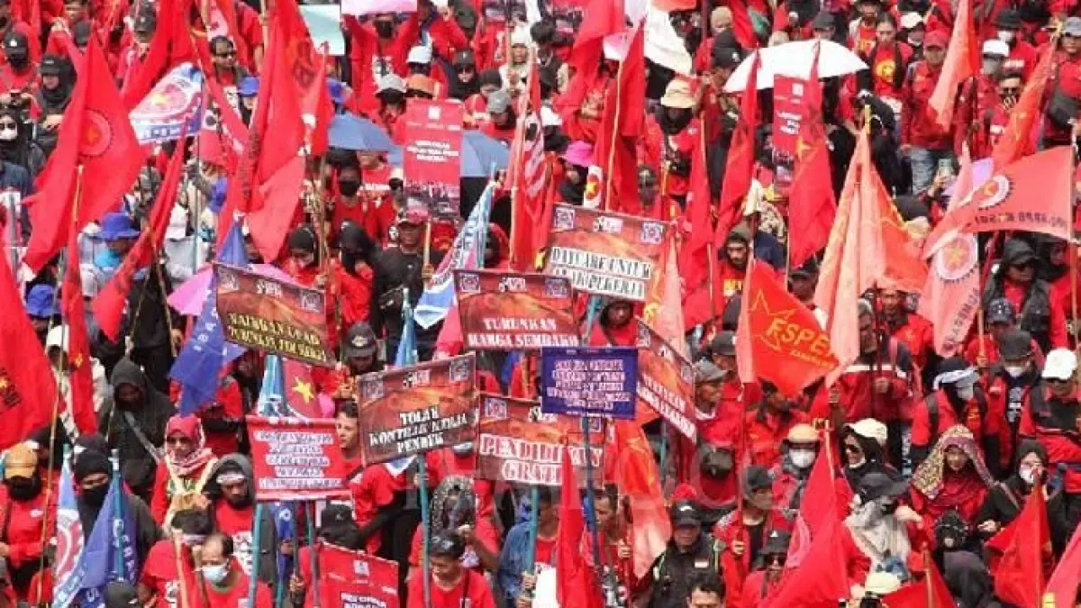 Sejarah Hari Buruh Internasional 1 Mei berawal dari tragedi Haymarket hingga perjuangan hak buruh di Indonesia.(Gemini AI)