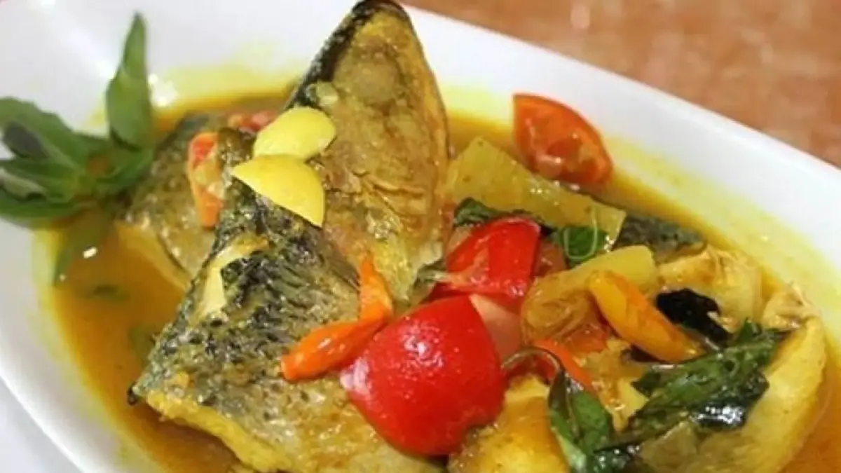 Warung Makan Makti Blitar viral karena cuma Rp15 ribu bisa makan sepuasnya iwak kali dan masakan khas desa.(Gemini AI)
