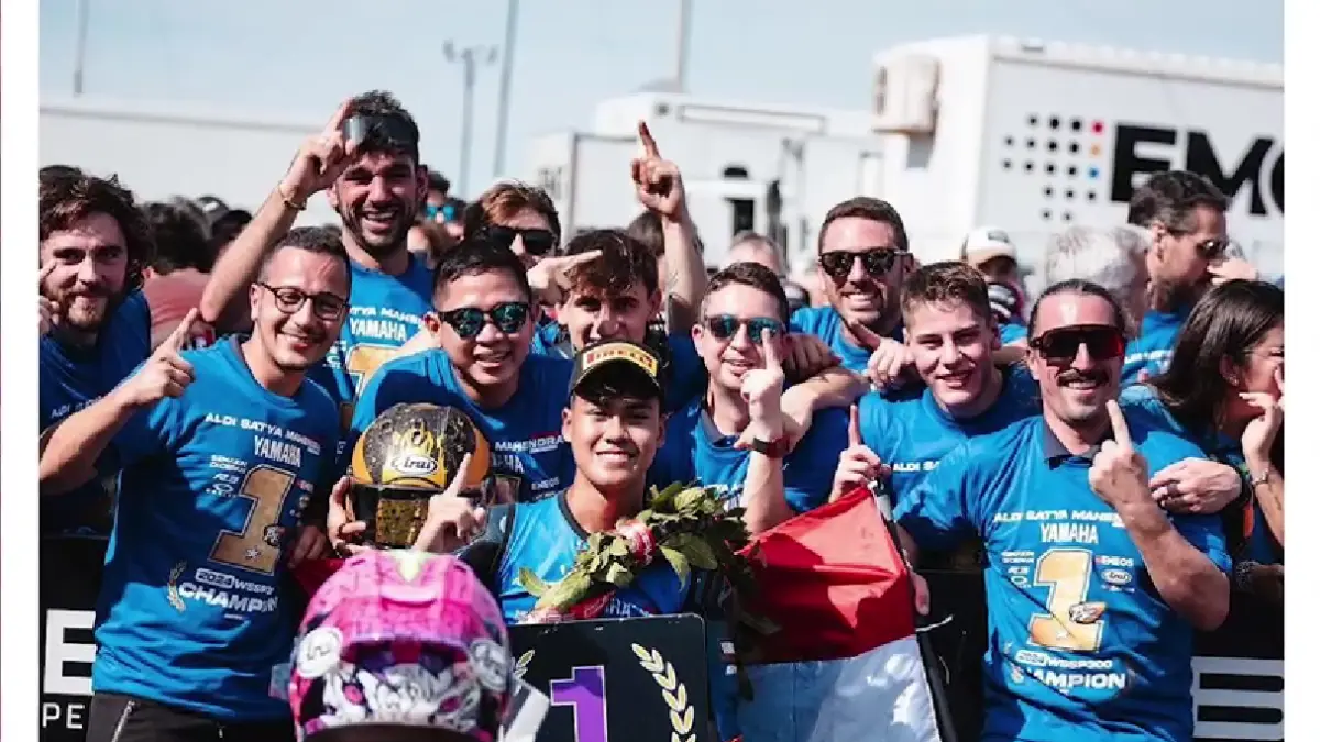 Aldi Satya Mahendra juara dunia World Supersport 300 berkat perjuangan Galang Hendra bantu sang adik di lintasan.
(screenshot youtube)