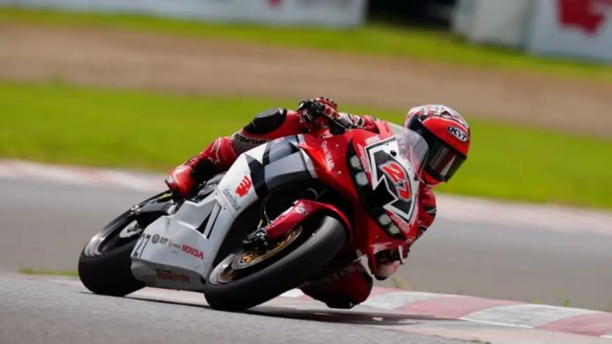 Andi Gilang terapkan ilmu balap dunia di Oneprix 2023! Mantan rider Moto2 ini bongkar rahasia adaptasi cepat dan teknik suspensi ala Eropa. Klik di sini!(Pinterest)