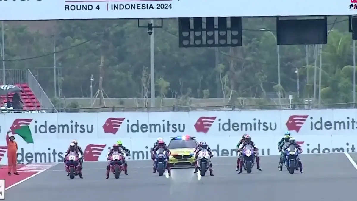 Andy Farid juara Race 1 Mandalika usai kalahkan Yuki Kuni dan kini memimpin klasemen championship.
(screenshot youtube)