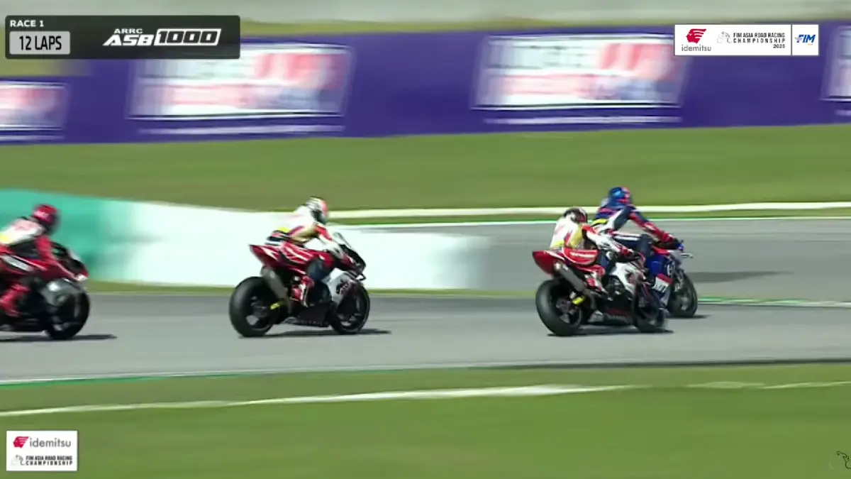 Andy Farid menang dramatis usai duel sengit lawan Ratapong di tikungan terakhir penentuan championship.
(screenshot youtube)
