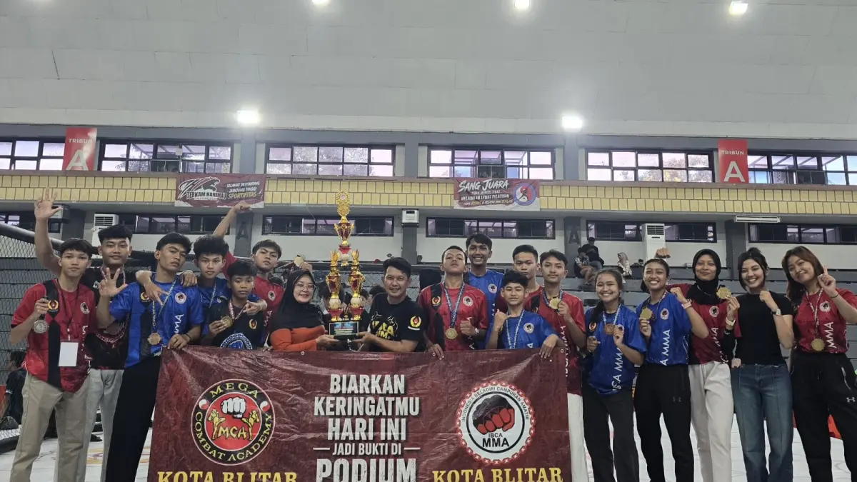 CABOR MMA KOTA BLITAR UNTUK RADAR BLITAR - BEKAL DI PON: Sejumlah atlet cabor MMA usai mendapat juara umum di Kejurprov Surabaya awal Mei lalu.