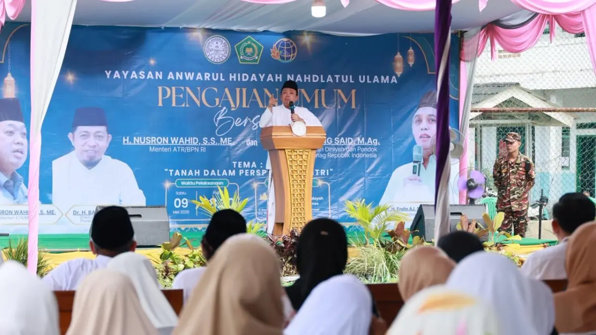 Menteri Nusron Wahid ingatkan pemimpin agar permudah rakyat urus sertipikat tanah saat hadiri pengajian di Pandeglang, Banten.
