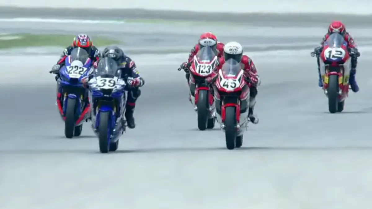 Pembalap Indonesia tampil heroik dalam balapan sengit melawan Helmina dan Nakarin di race penuh drama dan tekanan.
(screenshot youtube)