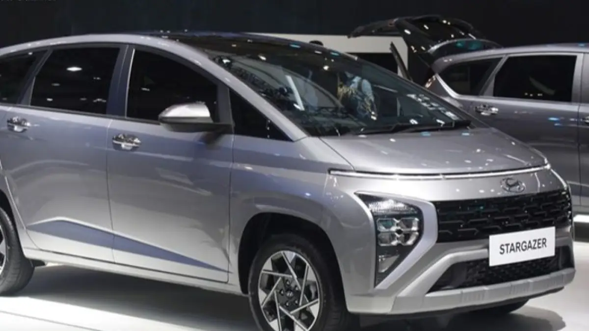 Review Hyundai Stargazer X Cartenz 2025 dengan fitur ADAS lengkap dan interior premium jadi sorotan. (Pinterest)