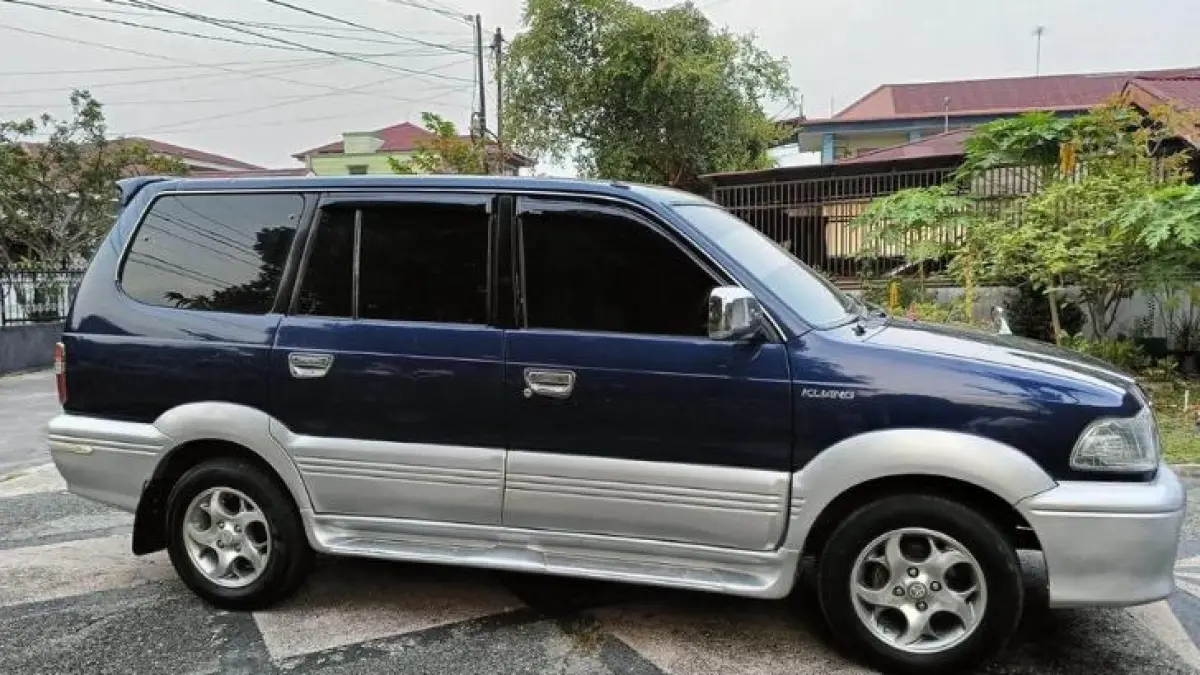 Cari Toyota Kijang Krista 1998 bensin? Body full kaleng, mesin halus, AC dingin, dan pajak hidup. Harga 65 juta siap antar sampai rumah! Cek detailnya.(Google)