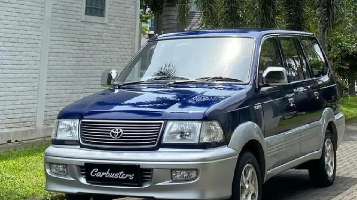 Cari Toyota Kijang Krista tahun 2000? Kondisi istimewa, mesin 1.800cc halus, interior mewah wood panel, dan cat orisinal. Cek harganya di sini sekarang!(Google)