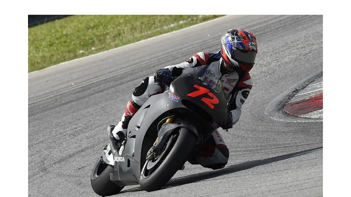 Feda Ega Pratama raih podium Moto3 Brazil 2026. Hiroshi Aoyama sampai menangis haru di pitlane Honda Team Asia.(pinterest)
