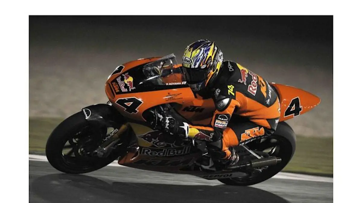 Feda Ega Pratama tampil heroik di Moto3 Jerez 2026. Start P17, finis P6 dan bikin Hiroshi Aoyama kagum.(pinterest)