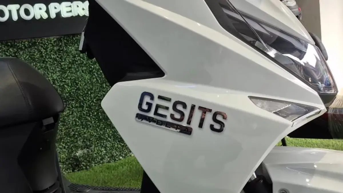Gesits by Volta GV1 hadir dengan harga 23 jutaan! Motor listrik maxi dek rata, jarak tempuh 150 km, dan fitur cruise control. Cek spesifikasinya di sini! (Screenshot Youtube)