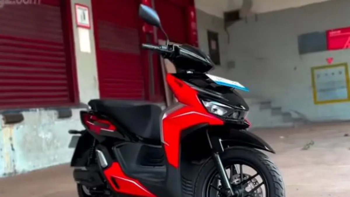 Indomobil E-Motor Sprinto hadir dengan desain ala Vario! Fitur touch screen, torsi 195 Nm, dan jarak tempuh 110 km. Cuma 15 jutaan, cek di sini!(Screenshot Youtube)