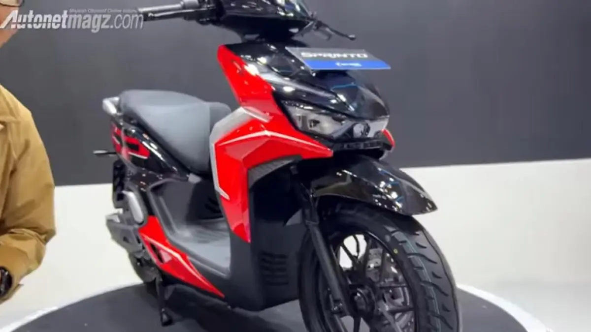 Indomobil e-Motor Sprinto hadir sebagai skutik listrik sporty dengan jarak tempuh 110 km dan fitur touchscreen modern.(screenshot youtube)