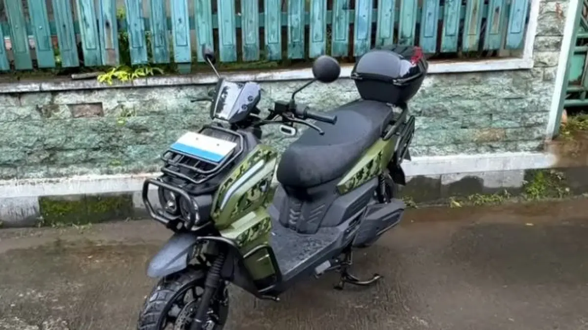 Indomobil E-Motor Tirano hadir dengan desain dual purpose, fitur Android Auto, dan baterai 80V! Motor listrik tangguh siap offroad. Cek speknya!(Screenshot Youtube)