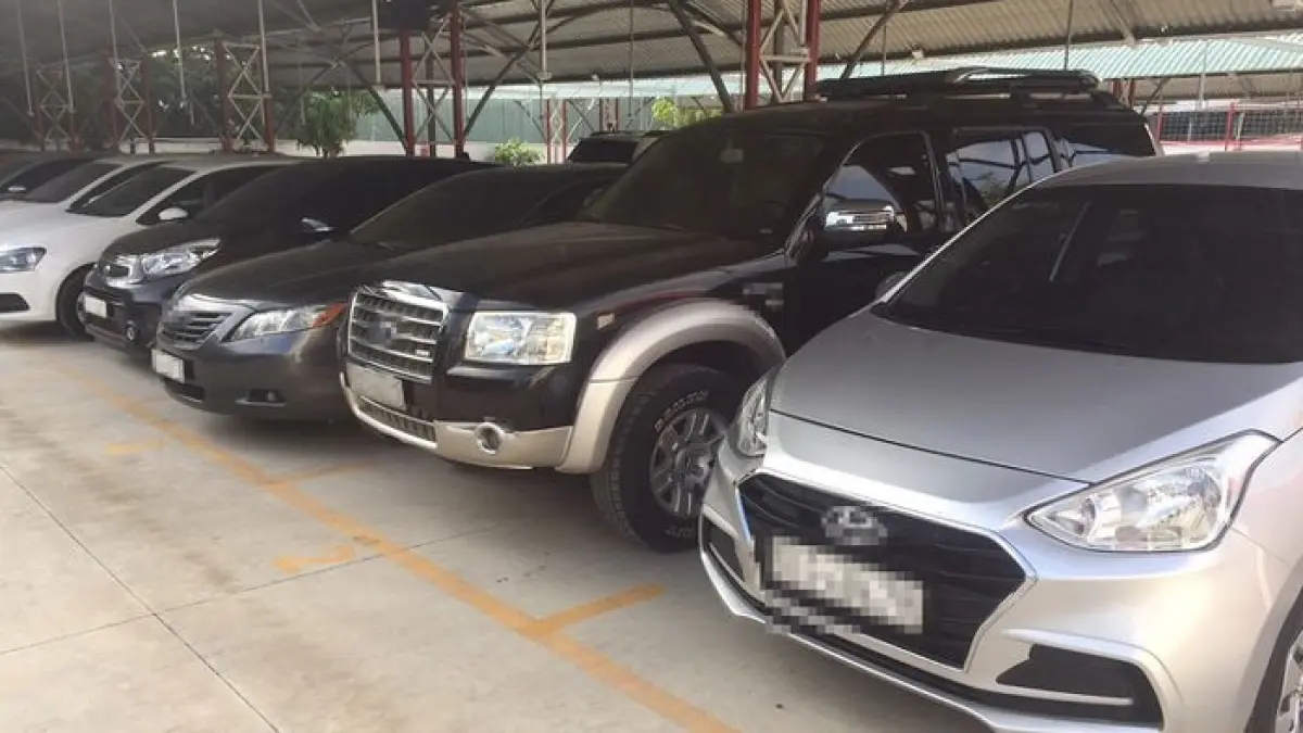 Mobil bekas Rp100 jutaan makin diburu karena nyaman, irit, dan murah dirawat. Ada Avanza, Ertiga, Serena hingga Panther.(Gemini AI)